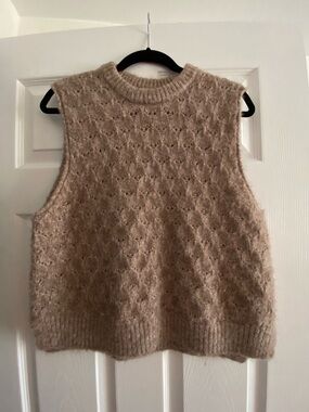 Universal Thread Taupe Cable Knit Sleeveless Sweater Vest